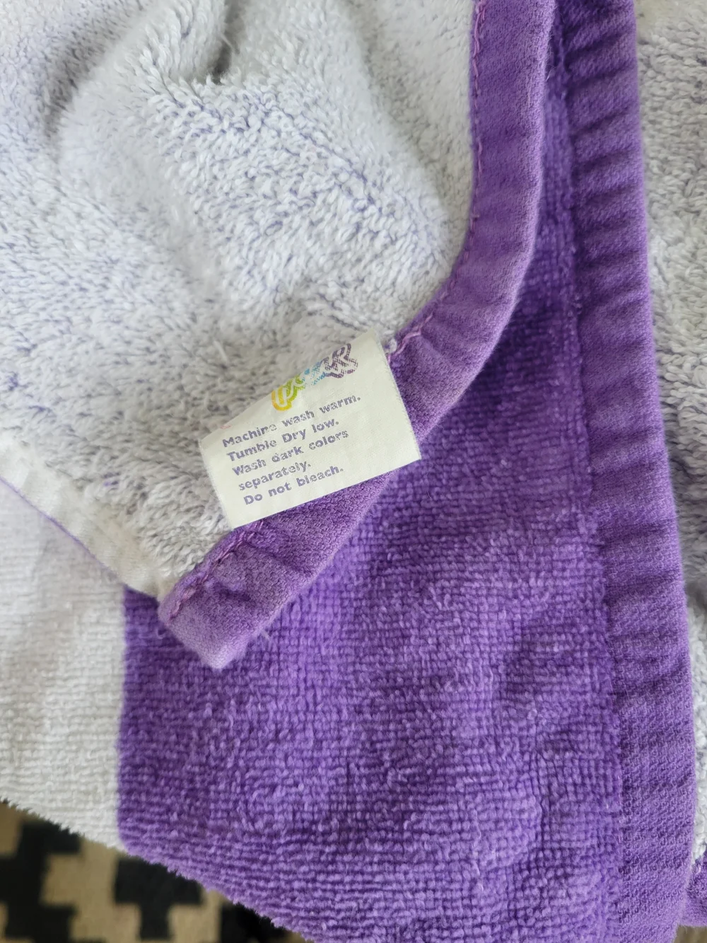 Vintage LISA FRANK Colorful Purple MAX SPLASH Dolphin & Penguin prin Swim Towel